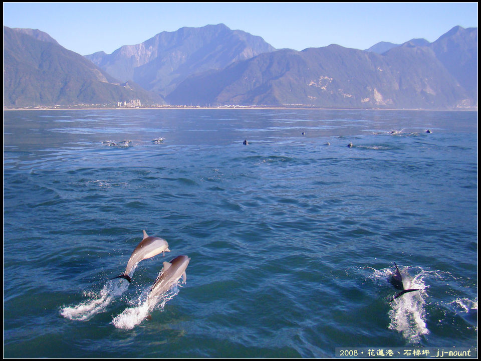 花莲港外海观群山